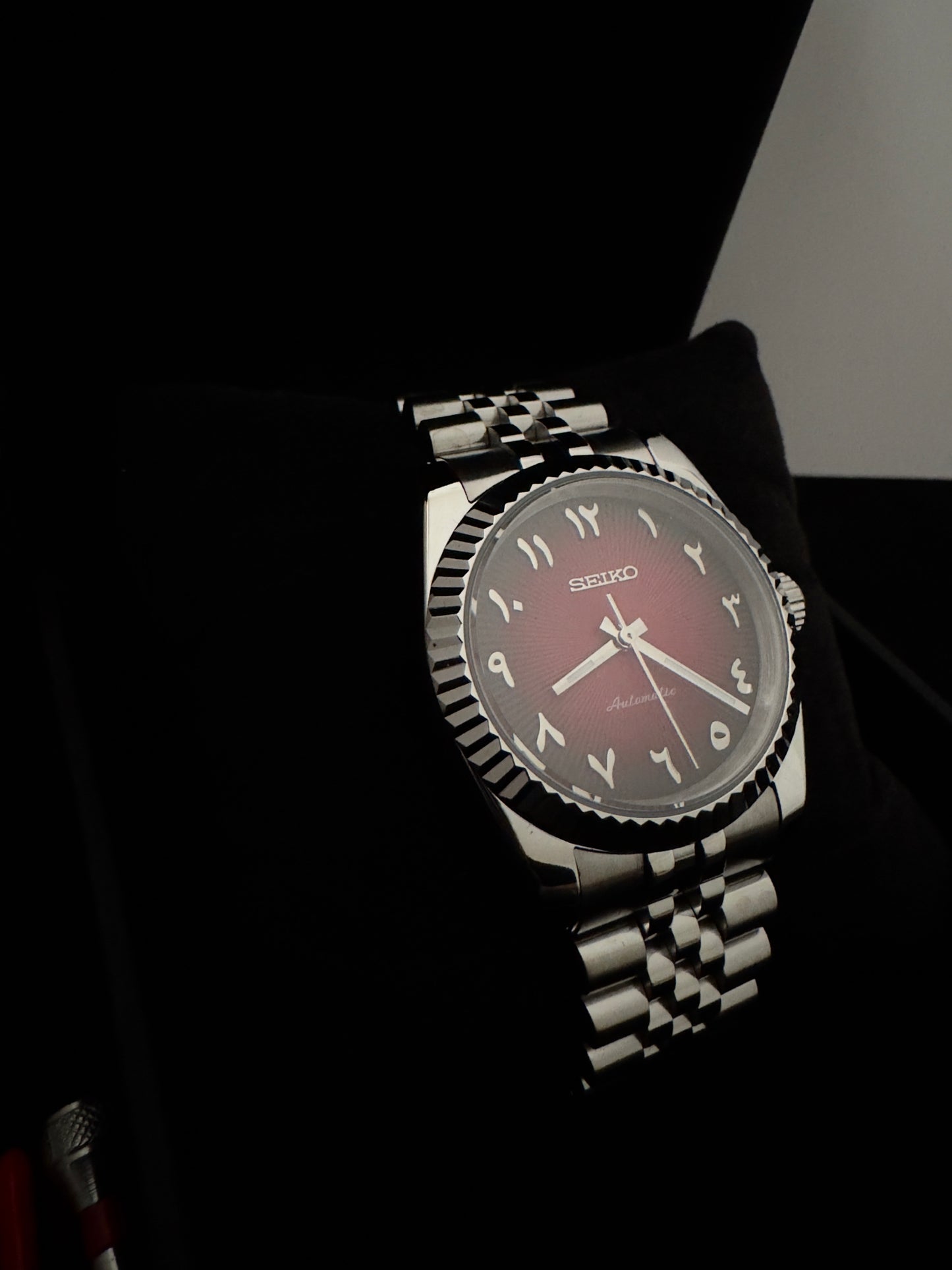 Seiko Arabic Dial Dateless | Red (Silver)