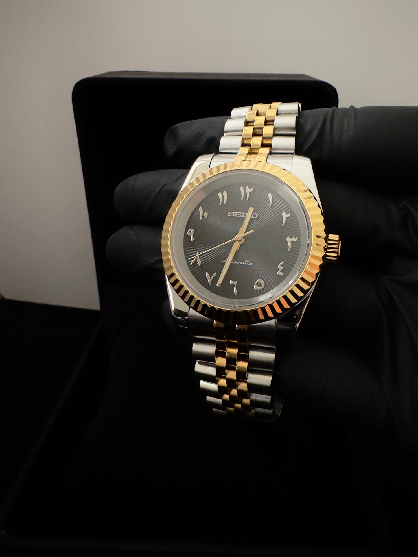 Seiko Arabic Dial Dateless | Black (Two-Tone Gold)