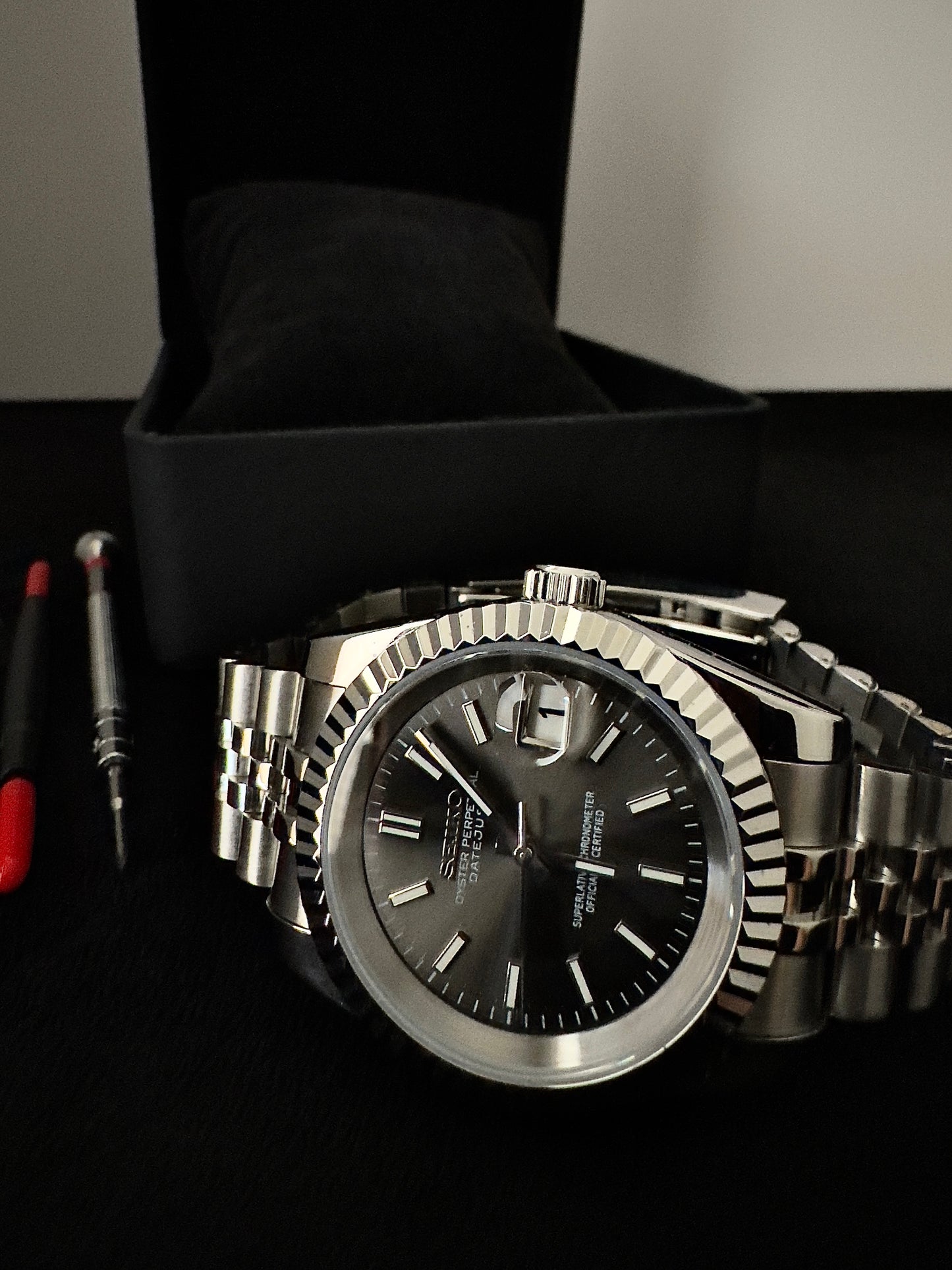 Seiko Single Hour Datejust | Rhodium (Silver)