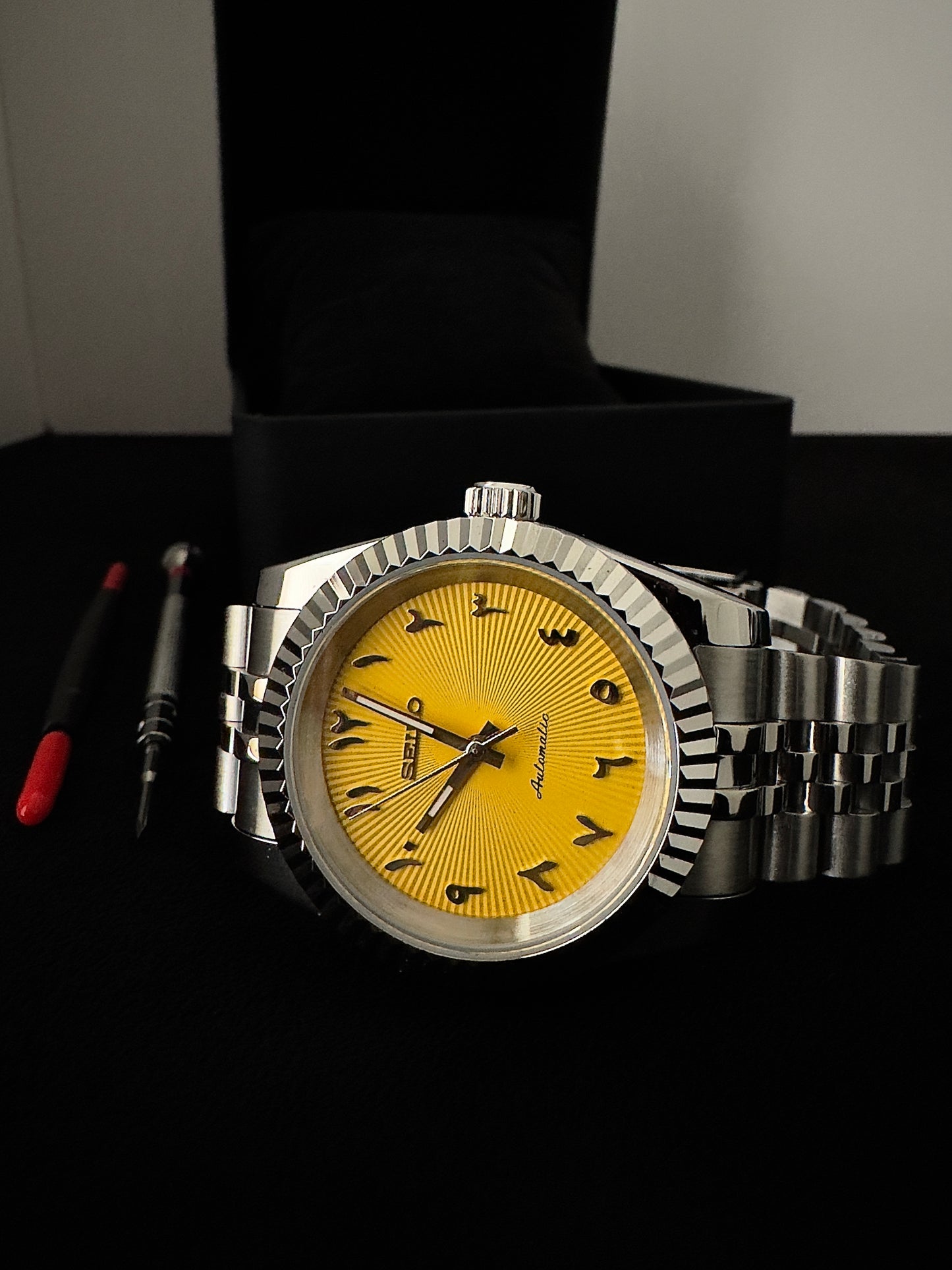 Seiko Arabic Dial Dateless | Yellow (Silver)