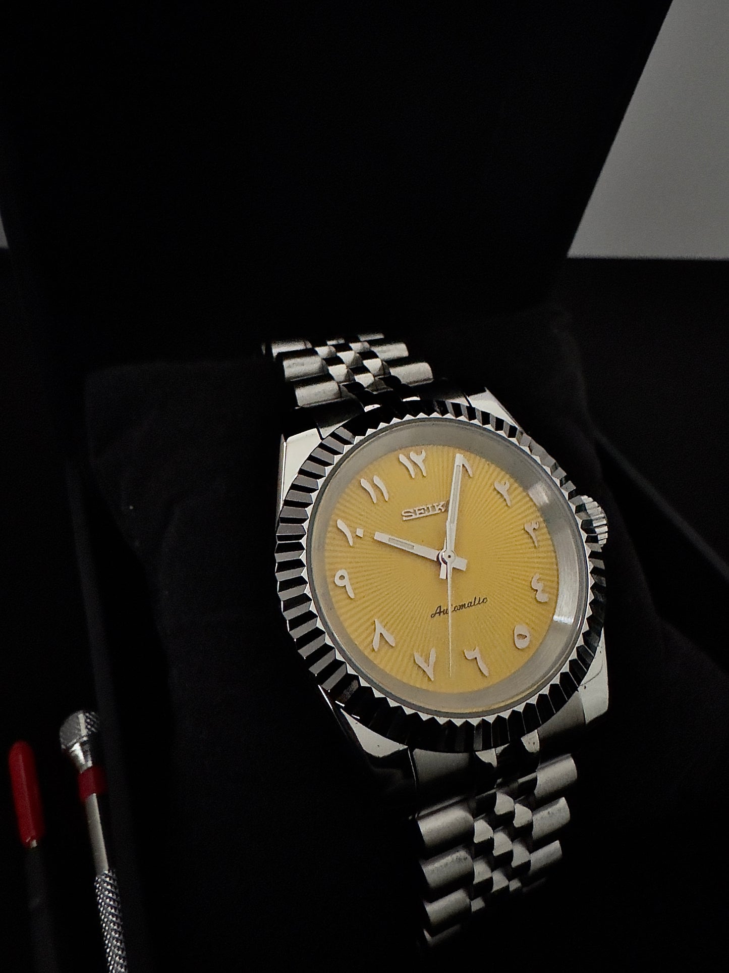 Seiko Arabic Dial Dateless | Yellow (Silver)