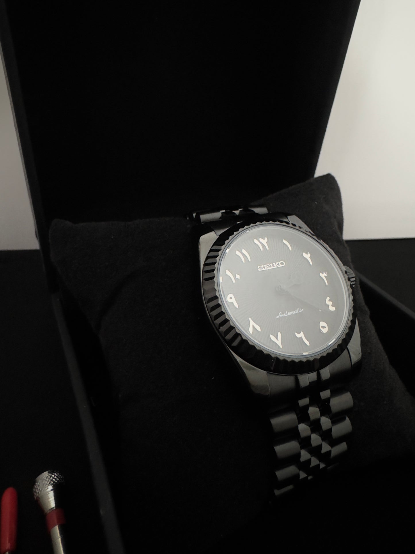 Seiko Arabic Dial Dateless | Triple Black (Black)