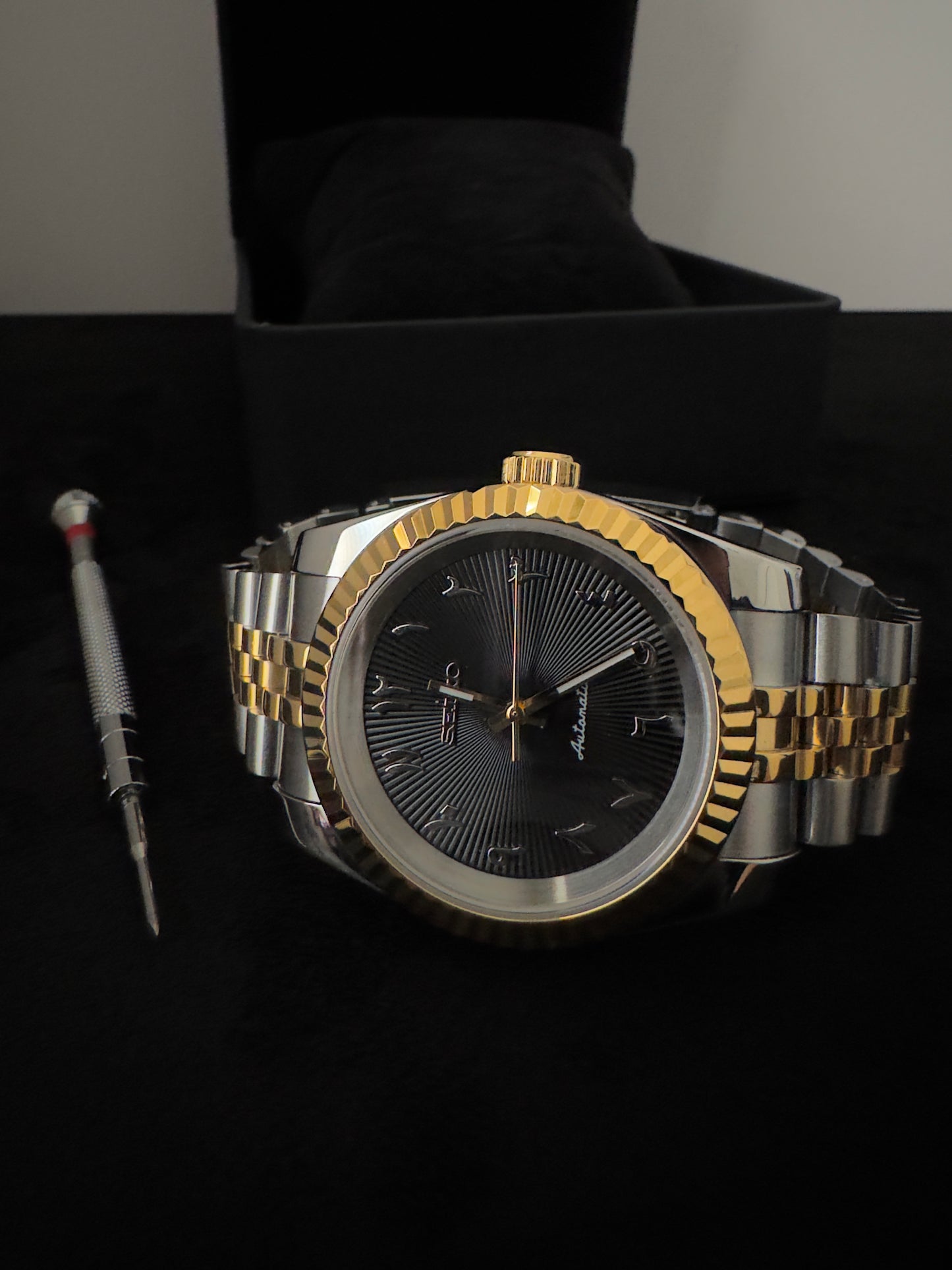 Seiko Arabic Dial Dateless | Black (Two-Tone Gold)