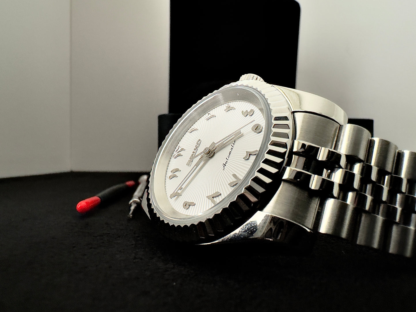 Seiko Arabic Dial Dateless | White (Silver)