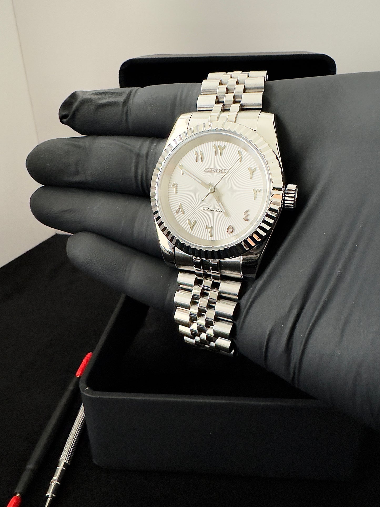 Seiko Arabic Dial Dateless | White (Silver)