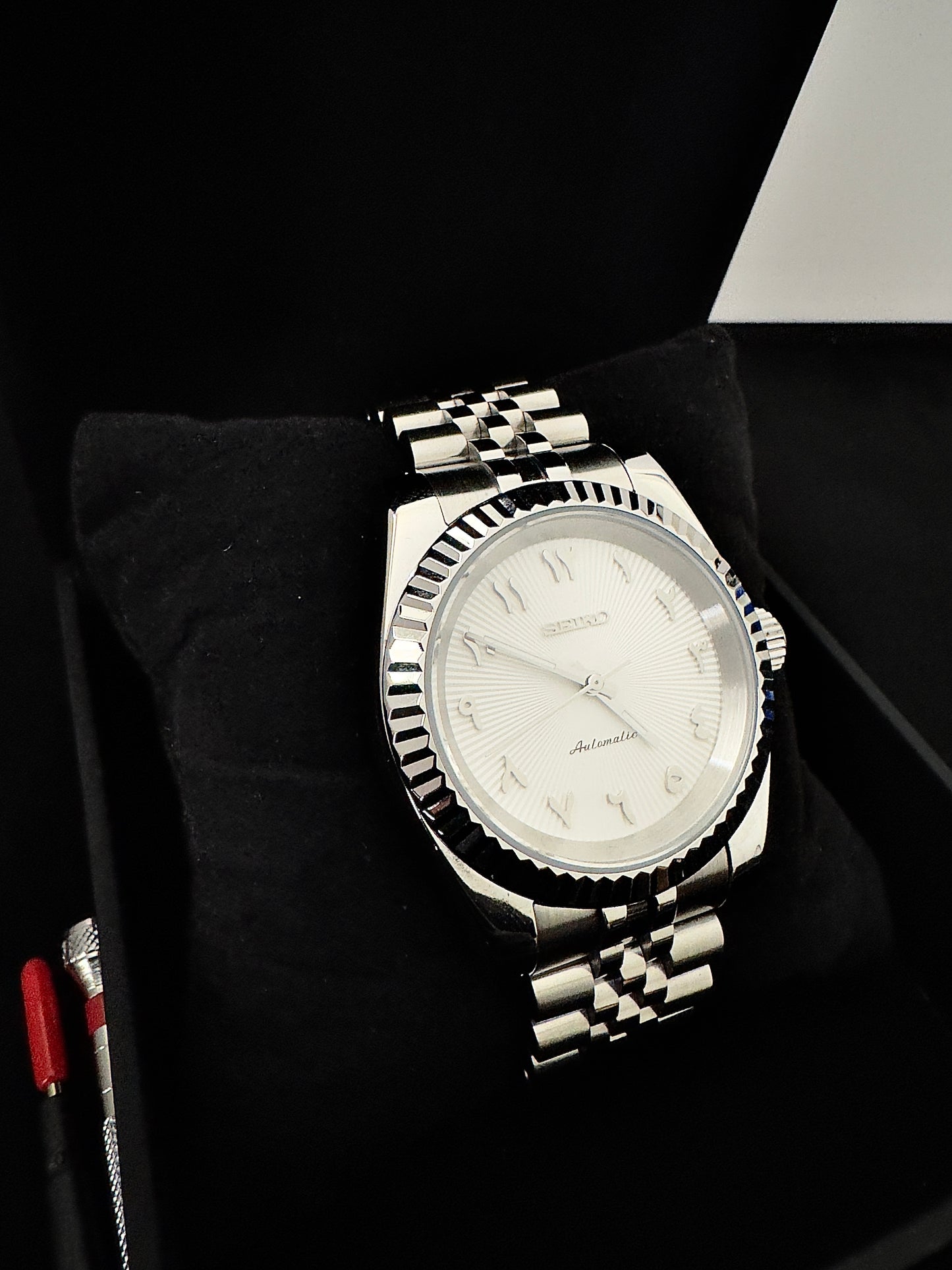 Seiko Arabic Dial Dateless | White (Silver)